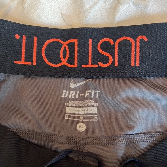 Nike drifit capri leggings - Picture 4 of 5